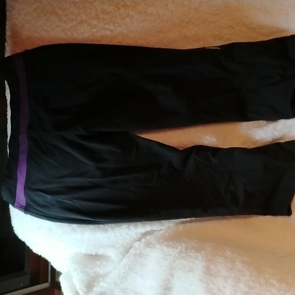 One Tooth capris - Picture 2 of 3